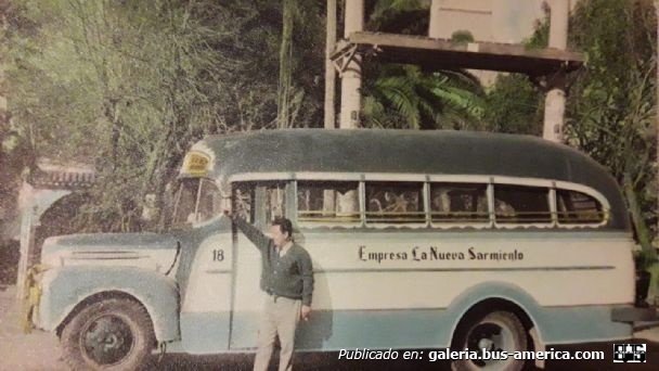 Ford V8 - Sampaolesi - La Nueva Sarmiento
Foto Tiempo de San Juan
Palabras clave: FURLABUS