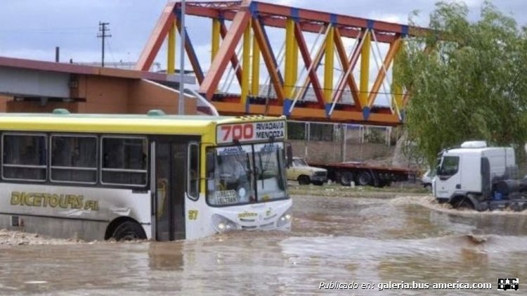 Mercedes-Benz OF 1418 - La Favorita - DiceTur
Favorito anfibio

Foto Diario El Ciudadano
Palabras clave: FURLABUS