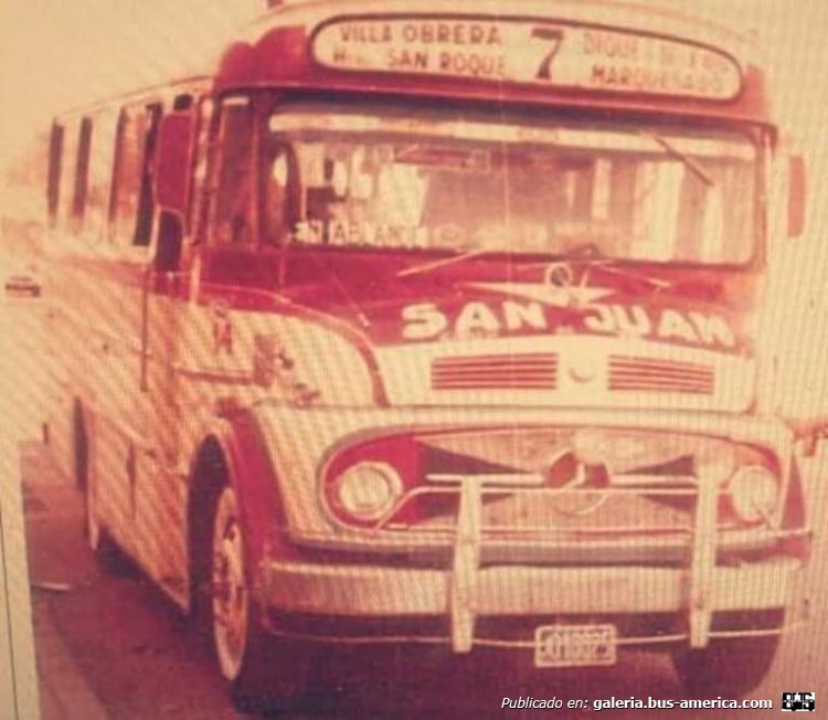 Mercedes Benz LO 1112 - La Porteña - La Marina
J.018825
[url=https://bus-america.com/galeria/displayimage.php?pid=64699]https://bus-america.com/galeria/displayimage.php?pid=64699[/url]

Línea 7 (San Juan), interno 14

Foto Tiempo de San Juan
Palabras clave: FURLABUS