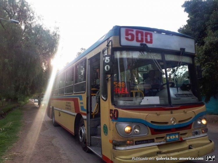 Mercedes-Benz OF 1418 - La Favorita - Gral. Roca
Línea 548 (Mendoza), interno 50
Ex grupo de líneas 3 (Mendoza), interno 50

Caotico.

Foto Filo News.
Palabras clave: f u r l a b u s