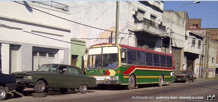El Detalle OA 101 - El Detalle - Particular
Este colectivo todavía conserva atributos de Famoso. 
Palabras clave: mangel