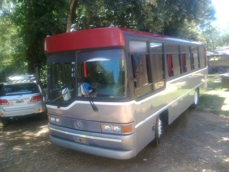 Mercedes-Benz OH 1315 - Ei-Var - Particular
C 1510770 - VQL 930
Ex 343 en IGUAZU
Este coche circuló con la librea de la 343 aproximadamente por 4 ó 5 años sin letras en los laterales. Fue reparado y repintado en Posadas.
