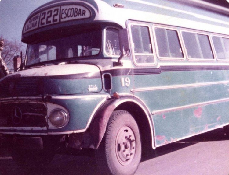 Mercedes-Benz LO 1114 - El Cóndor - El Litoral
Línea 222 - Interno 19

Fotografía extraída de "Fotos Viejas de Ingeniero Maschwitz"
