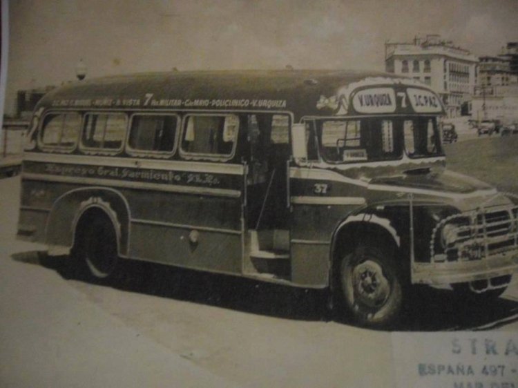 Bedford J6LZ1 - Caseros - Expreso General Sarmiento
Línea 7 (luego 176) - Interno 37

Fotografía: ¿Samuel Wheeler?
Extraída de ¿?
Palabras clave: linea 7 expreso general sarmiento bedford