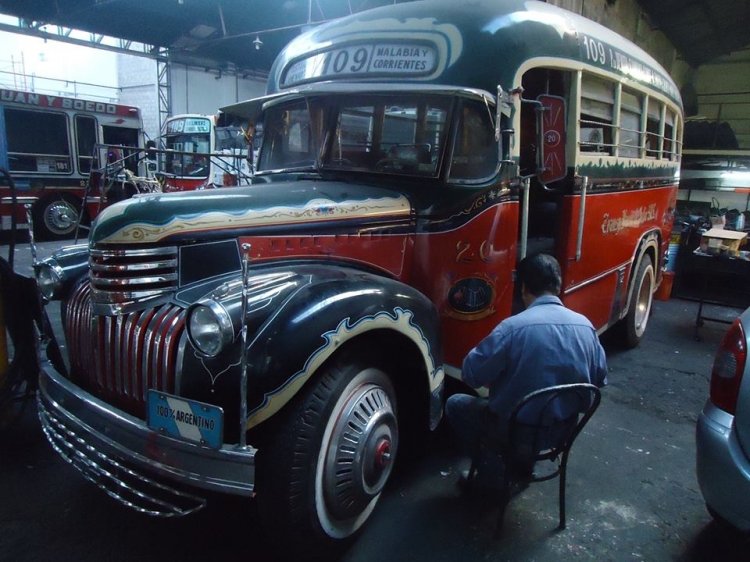 Chevrolet (G.M.C.) 1946 - F.A.C.A. - Nueve De Julio
UN GENIO EN ACTIVIDAD
"CACHO", UN FILETERO DE LA GUARDIA VIEJA, UNA EMINENCIA CON EL PINCEL

http://galeria.bus-america.com/displayimage.php?pid=30897
Palabras clave: 109 CHEVROLET 1946