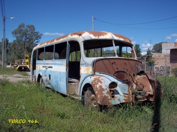 Mercedes-Benz O-3500 - Mercedes-Benz (en Argentina)
¿COLECTIVO HOGAR ESCUELA?
UN VIEJO COLECTIVO QUE SINCERAMENTE NO SE SU CHASIS NI CARROCERÍA NI MODELO.
Palabras clave: HOGAR ESCUELA.