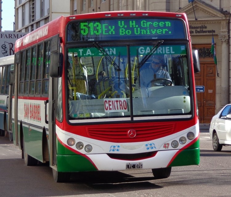 Mercedes-Benz OF 1418 - Metalpar - San Gabriel
LYC 076
Línea 513 Expreso - Interno 47

Imagen: Leo Molina (leobahia24)
