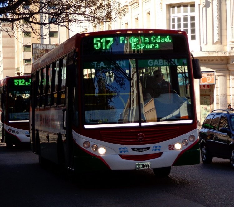 Mercedes-Benz OH 1518 - Metalpar - San Gabriel
MHM 113
Línea 517 - Interno 82

Imagen: Leo Molina (leobahia24)
