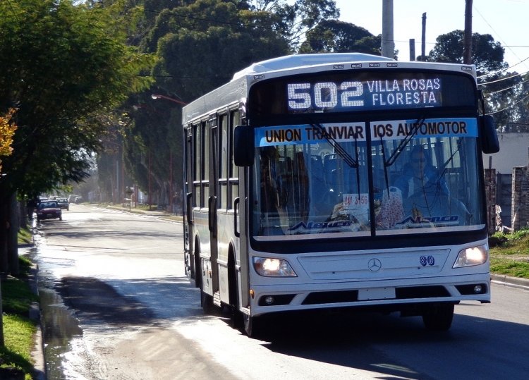 Mercedes-Benz OH 1618 L - Italbus - Bahía Transporte SAPEM
Linea 502 - Interno 30

Imagen: Leo Molina (leobahia24)
