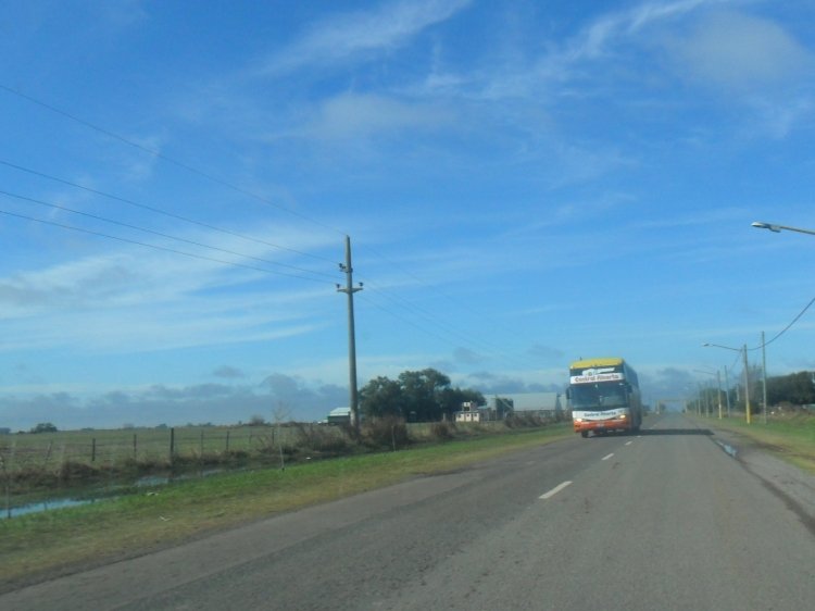 Busscar (en Argentina) - Central Alcorta
CENTRAL ALCORTA 05 (Adm.Flecha Bus)
Ingresando a la localidad de CARRERAS Pcia.de Santa Fé
