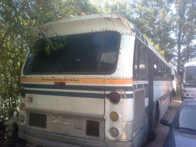 Independencia Centauro - ex Tala Pando
JYO0001
http://galeria.bus-america.com/displayimage.php?pid=31922

Carrocería nacional basada en los G.M.
Palabras clave: uruguay