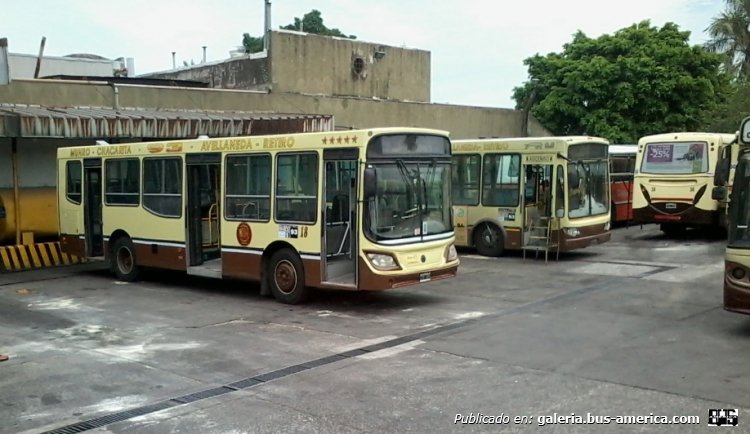 Mercedes-Benz OH 1315 L - Italbus - 1° De Septiembre
Línea 93 - Interno 18
Unidades adquiridas recientemente por la 1 de Septiembre.
Foto de mi autoría, tomada en la cabecera de Munro.
El coche en cuestión, es el interno 18 que viene de prestar servicio en la línea 179. Modelo 2009.
Palabras clave: guiyote 65