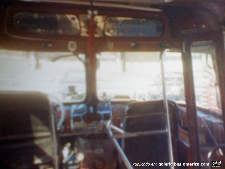 Mercedes-Benz LO 1114 - El Detalle - Particular
B 1462835 - VQS 882
Una de las últimas fotos del 33 de la 99 ya en el Mercado Central

http://galeria.bus-america.com/displayimage.php?pid=34815
http://galeria.bus-america.com/displayimage.php?pid=34831
http://galeria.bus-america.com/displayimage.php?pid=35238
