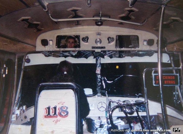 Mercedes-Benz LO 1114 - San Juan - General José de San Martín
A este lo maneje en la 629 pero ya no tenía las luces violetas ni los espejos tallados... ni un ventilete, ni un par de ventanillas, ni andaba la puerta trasera, ni los giros,y a veces los frenos PERO CASI IGUAL.JAJAJA

Publicada en el Facebook de la línea 161
