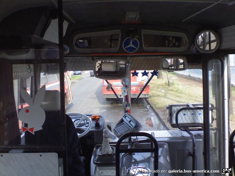 Mercedes-Benz OF 1417 - La Favorita - Particular
Ex 411 de La Perlita
