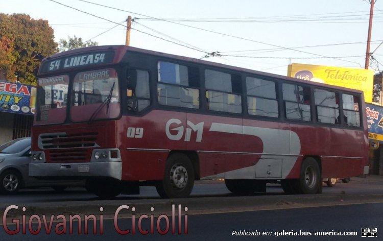 Mercedes-Benz OF 1318 - San Carlos - GM , Linea 54 , Interno 09
Este bus posee frente de Vitoria Monterrey y culata de ciferal Padron río de fabrica. ...es un hermoso bus por donde se lo mire

Ñemby Acceso Sur
