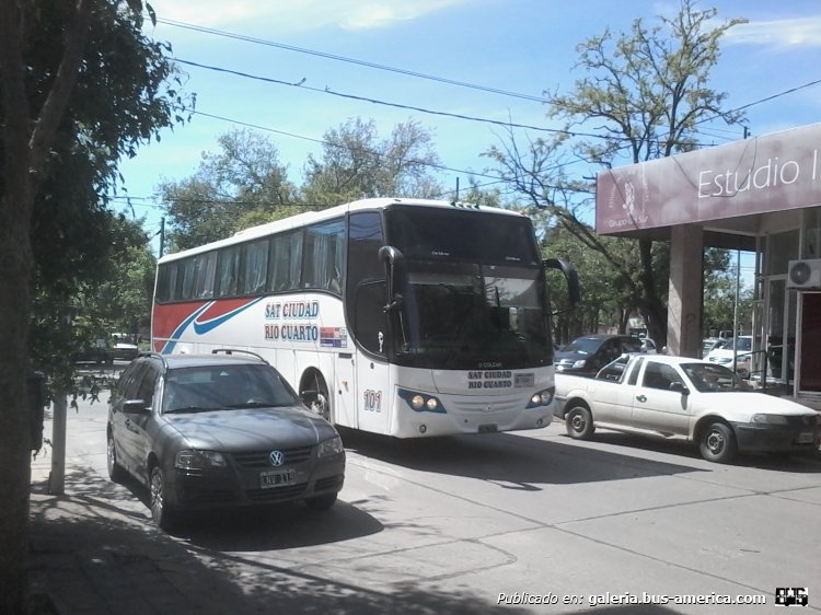Mercedes-Benz O-500 - Saldivia Aries 355 - S.A.T.C.R.C.
Éste coche hace líneas: Río Cuarto-Coronel Moldes-Sampacho-Suco
