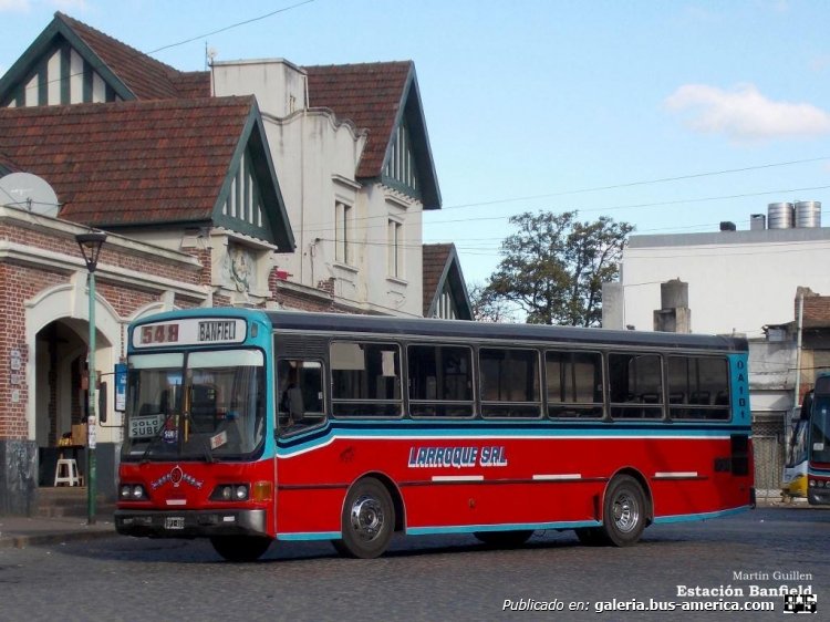 El Detalle OA 101 - El Detalle - Larroque
Línea 548 - Interno 21
Verdadera joya si las hay. El OA Larroquero... Con 18 años encima y un pasado en el Expreso Lomas, sigue girando, ahora por las calles de Banfield. 
Palabras clave: linea 548, banfield, El Detalle, Larroque, Lomas de zamora, Comunal,