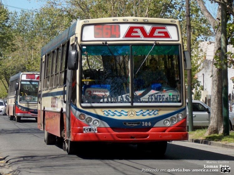 Mercedes-Benz OH 1618 L - Metalpar - Expreso Villa Galicia S.A.
JGV 093
Línea 564 - Interno 306
Con una flota de 19 unidades y dos ramales, la solitaria línea 564 es la encargada del lado Este de Lomas de Zamora. Foto para interno 306, coche que tiene la particularidad de ser el único OH en dicha línea.
Palabras clave: 564 EVG lomasdezamora