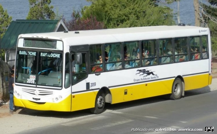 Mercedes-Benz OF 1722 - Metalpar - Autobuses Bariloche
De fondo, el Nahuel Huapi.

Fotografía: José Aparicio
Palabras clave: Mercedes-Benz Metalpar Tronador