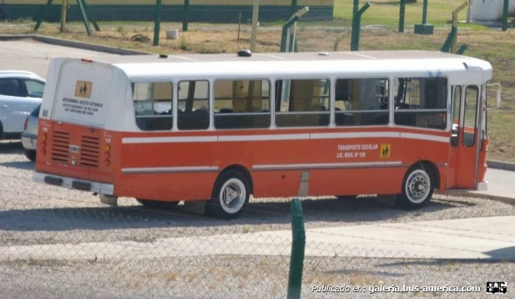 Mercedes-Benz OH - Splendid
Escolares.
Supresión de la puerta trasera.

Fotografía: José Aparicio
Palabras clave: Mercedes-Benz