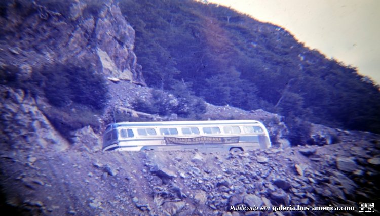 Mercedes-Benz O 321 - Güemes , 01
Prov. de Santa Fe
089
[url=https://bus-america.com/galeria/displayimage.php?pid=49479]https://bus-america.com/galeria/displayimage.php?pid=49479[/url]

Año 67, subiendo la vieja traza de la ruta 03 conocida como Paso Garibaldi, desde Lago Escondido hacia Ushuaia.-
Palabras clave: GUEMES ROSARIO