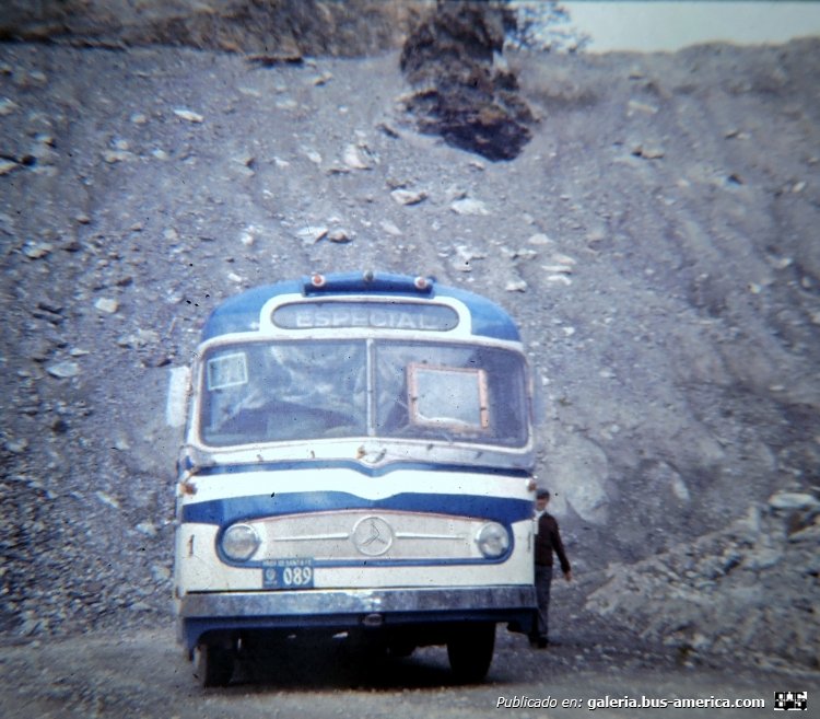 Mercedes-Benz O 321 - Güemes , 01
Prov. de Santa Fe
089
[url=https://bus-america.com/galeria/displayimage.php?pid=49480]https://bus-america.com/galeria/displayimage.php?pid=49480[/url]

Año 67, subiendo la vieja traza de la ruta 03 conocida como Paso Garibaldi, desde Lago Escondido hacia Ushuaia.-
Palabras clave: GUEMES ROSARIO