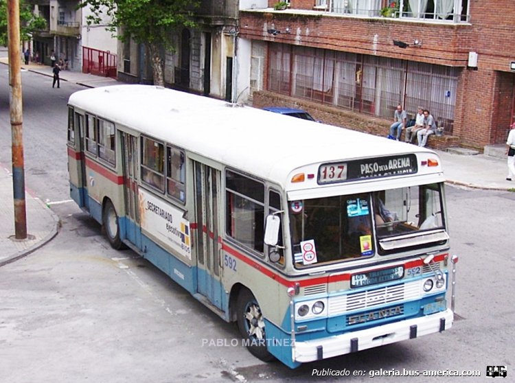 Scania BR 110 - BANDA ORIENTAL 70 (en Uruguay) - CUTCSA
Producto de las "Carrocerías Cutcsa", sin dudas el Banda Oriental fue el referente montevideano en transporte urbano, carrozados sobre Mercedes Benz, Leyland y Scania. En la foto, el interno 592 es uno de los casos carrozados sobre Scania BR110. Circulando por la calle Durazno por el recorrido 137. Patente STC-2592

Foto: Pablo Martínez
Palabras clave: BANDA ORIENTAL 70 SCANIA K112 MONTEVIDEO CUTCSA URUGUAY