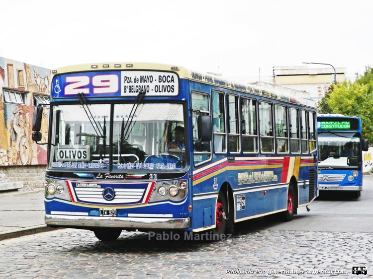 Mercedes-Benz OH 1618 L SB - La Favorita Favorito GR - Pedro de Mendoza
LTW-929

Coche interno 21 sirviendo la línea 29 entre Plaza de Mayo y Boca. Patente LTW-929. 
Palabras clave: LINEA29 MERCEDES BENZ LA BOCA