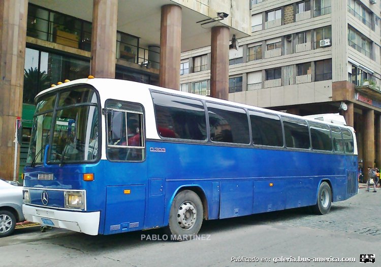 MERCEDES BENZ O303 "CONCORDE" (en Uruguay) -ex ONDA-
De los coches más lindos que recuerdo de mi infancia. Este "Concorde" luego de trabajar para ONDA continuó servicios con COT y por último, una empresa de turismo particular. Patente STU-0055.

Foto: Pablo Martínez 
Palabras clave: MERCEDES BENZ O303 CONCORDE ONDA MONTEVIDEO URUGUAY