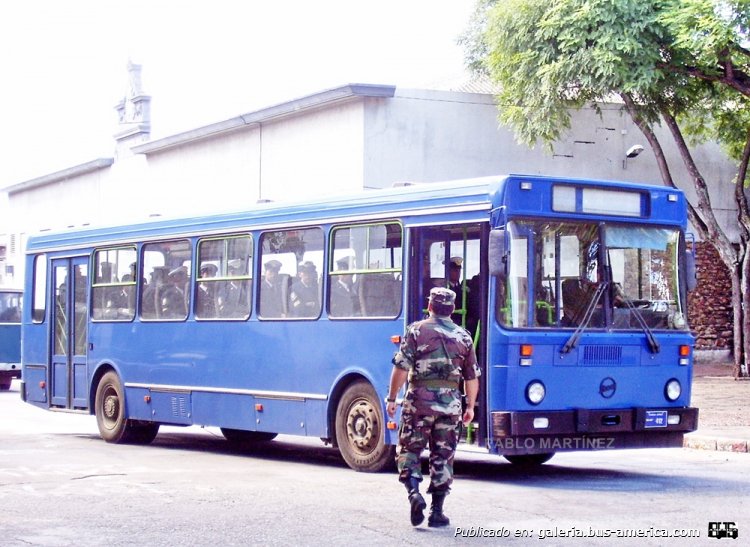 Omnibus Ruso, GAAZ¿? Fuerza Aérea Uruguaya, Servicio de Transporte
La única imagen que pude obtener de éste omnibus en el año 2012, patente FAU-412

Foto: Pablo Martínez
Palabras clave: Gaaz¿?