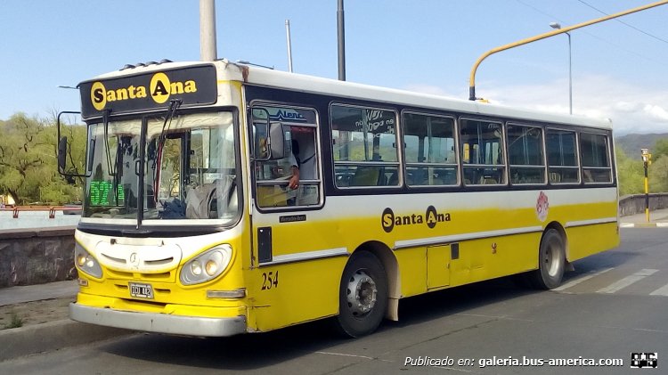 Mercedes-Benz OF 1418 - La Favorita - Santa Ana
ICU 442

Línea 52 (San Salvador de Jujuy), interno 254
