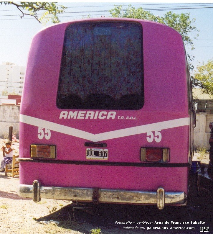Mercedes-Benz LO 1114 - Crovara 10-85 - América
UUL 697 - ex patente B.2092041

[url=https://bus-america.com/galeria/displayimage.php?pid=54962]https://bus-america.com/galeria/displayimage.php?pid=54962[/url]
[url=https://bus-america.com/galeria/displayimage.php?pid=54964]https://bus-america.com/galeria/displayimage.php?pid=54964[/url]

Ex Concesión Provincial 37 (de Santa Fe), interno 55

Fotografía: Arnaldo Sabatto

