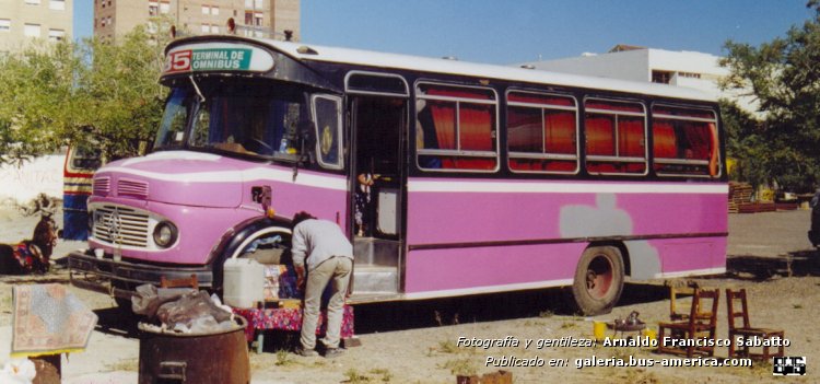 Mercedes-Benz LO 1114 - Crovara 10-85 - América
UUL 697 - ex patente B.2092041

[url=https://bus-america.com/galeria/displayimage.php?pid=54962]https://bus-america.com/galeria/displayimage.php?pid=54962[/url]
[url=https://bus-america.com/galeria/displayimage.php?pid=54963]https://bus-america.com/galeria/displayimage.php?pid=54963[/url]

Ex Concesión Provincial 37 (de Santa Fe), interno 55

Fotografía: Arnaldo Sabatto
