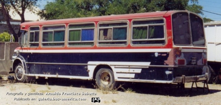 Mercedes-Benz LO 1114 - Gonzalez - Exp. Paraná
[url=https://bus-america.com/galeria/displayimage.php?pid=54965]https://bus-america.com/galeria/displayimage.php?pid=54965[/url]

Ex línea 228 (Prov. Buenos Aires)

Fotografía: Arnaldo Sabatto

