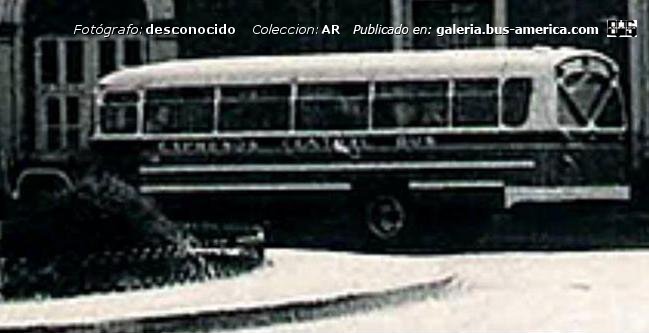 Ford B 600 - Franklin 61
Fotógrafo: desconocido del cual buscamos información
Colección: A.R.

Puede conocer la historia de esta carrocera en: [url=https://www.bus-america.com/CHcarrocerias/Franklin/Franklin-histo.php]Historia de carrocerías Franklin[/url]
