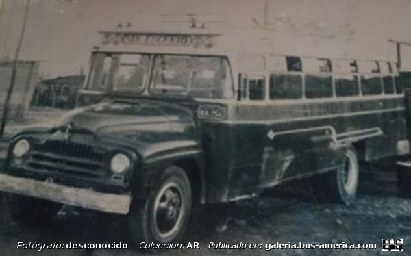 International - Franklin IBF - San Eugenio
Fotógrafo: desconocido del cual buscamos información
Colección: A.R.

Puede conocer la historia de esta carrocera en: [url=https://www.bus-america.com/CHcarrocerias/Franklin/Franklin-histo.php]Historia de carrocerías Franklin[/url]
