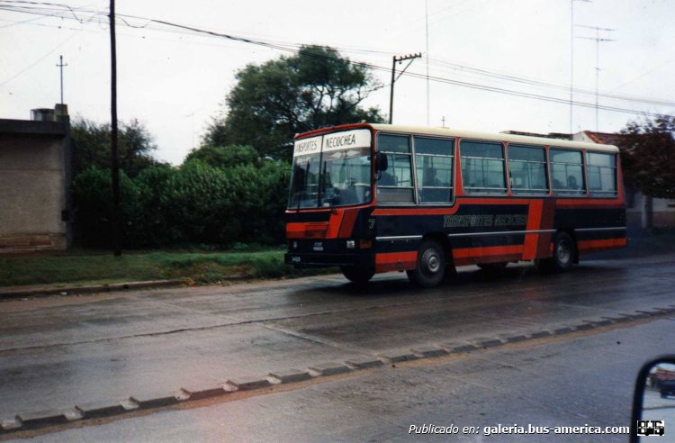 Transportes Necochea Ex interno 7 FIAT
Fiat 130au unico carrozado por eivar proveniente de la linea 117 T. Larrazabal ex interno 25 (SZP734)

